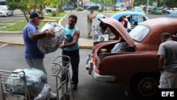 Un grupo de cubanoamericanos llega al aeropuerto José Martí de La Habana (Cuba), procedente de Estados Unidos. 