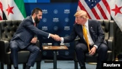 Donald Trump mantuvo una reunión bilateral y estrechó la mano del presidente de Siria, Ahmed al-Sharaa, el 8 de julio de 2026 en Ankara, Turquía.