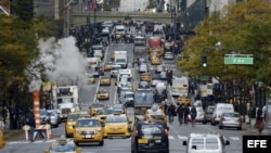 El tráfico vuelve parcialmente a la normalidad en Nueva York este jueves 1 de noviembre de 2012. 