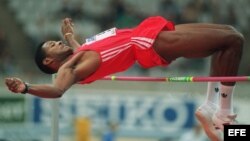 El cubano Javier Sotomayor, campeón mundial de salto de altura.