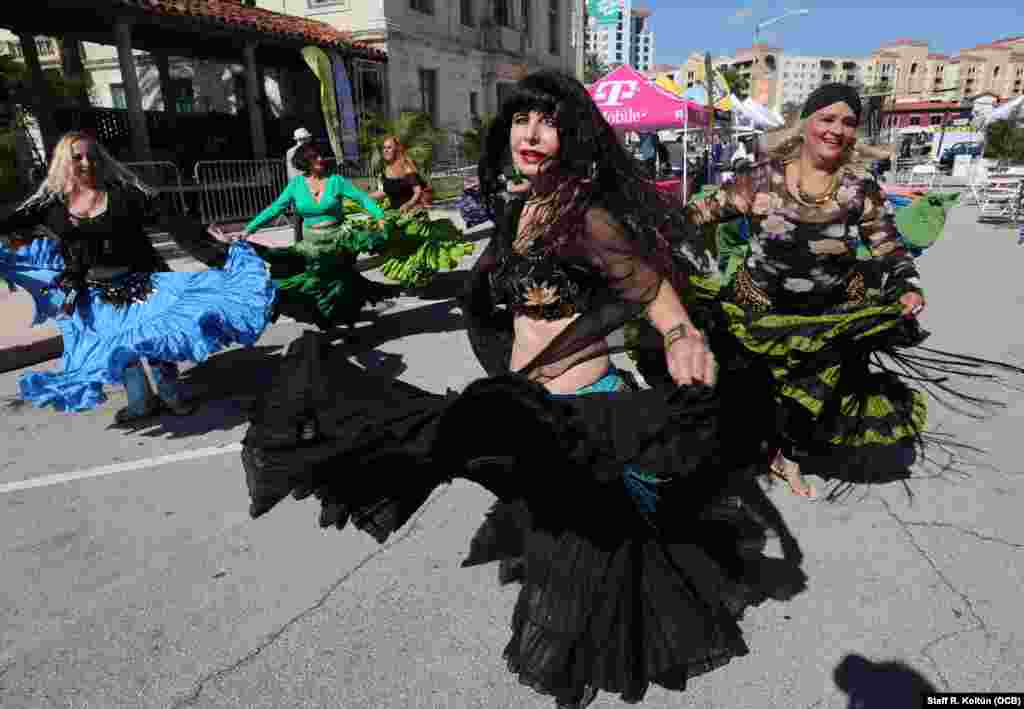Los asistentes disfrutaron de la actuación del Flamenco Belly Dance y el conjunto danzario Love Doll.