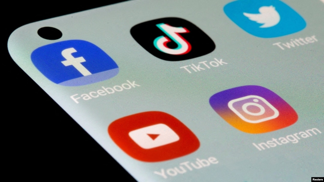 Un teléfono inteligente con varios apps. (REUTERS/Dado Ruvic/Illustration/File Photo).