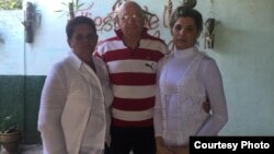 Félix Navarro junto a su esposa Sonia y su hija Saylí /Foto cortesía de la activista