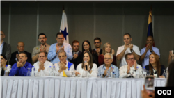 María Corina Machado junto a representantes opositores venezolanos reunidos en Panamá. (VENTE VENEZUELA)