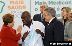 Dilma Rousseff saluda a Juan Melquíades Delgado.
