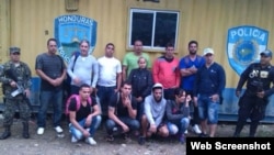 Grupo de cubanos retenidos en Honduras (30 de abril, 2015).
