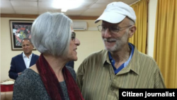 Judy Gross junto a su esposo, horas antes de partir de Cuba. Tomado del Twitter de Senador @Jeff Flake.