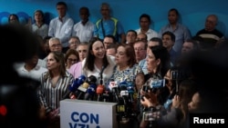 María Corina Machado presenta a Corina Yoris Villasana, en Caracas, Venezuela, el 22 de marzo de 2024. (REUTERS/Gaby Oraa).