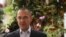 El ministro venezolano de Comunicación e Información, Ernesto Villegas, mientras ofrece una rueda de prensa el 24 de diciembre de 2012, en Caracas (Venezuela). 