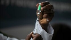 Vacunación en Brasil. El incremento de casos de COVID-19 en Sudáfrica y el descubrimiento de una nueva variante, ómicron, ha puesto en alerta a la región. (AP/Bruna Prado, File)