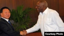 El vicepresidente del Comité Central del Partido de los Trabajadores de Corea del Norte, Choe Ryong-hae, se reúne en La Habana con el primer vicepresidente de Cuba, Salvador Valdés Mesa.