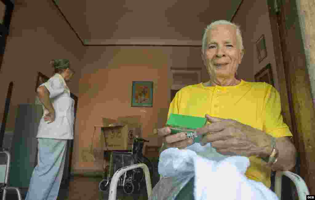 Donaciones a ancianos en Cuba