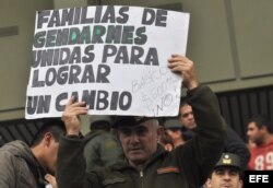Agentes de Gendarmería y Prefectura (Guardacostas) de Argentina en huelga.