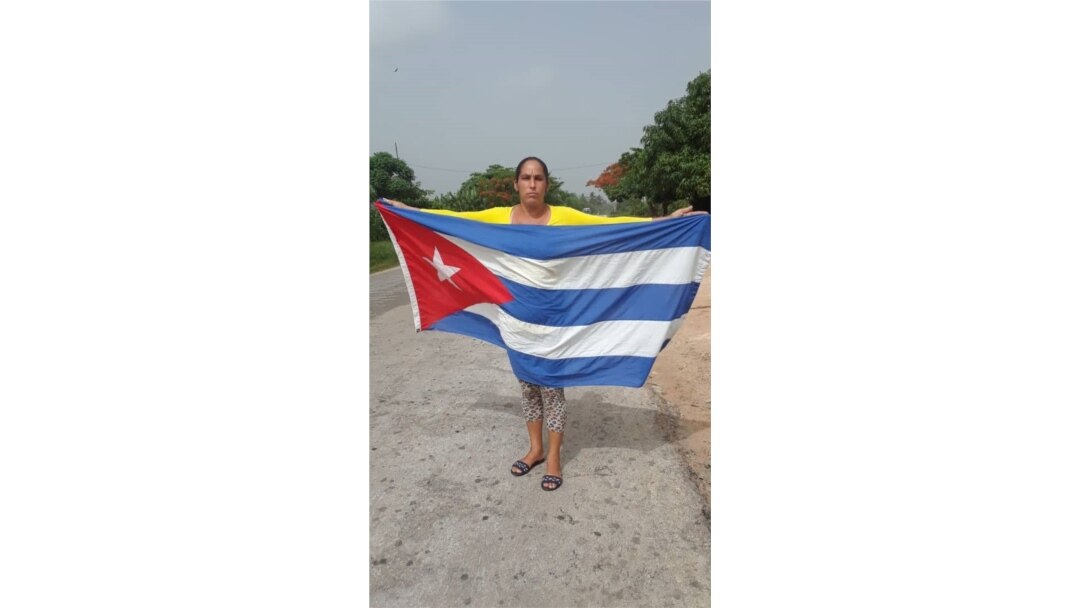 Protesta de opositora en Cuba