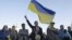 Varios proucranianos participan en una manifestación en Lugansk, Ucrania, hoy, jueves 24 de abril del 2014. 