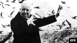Alfred Hitchcock durante la grabación de "Los pájaros"