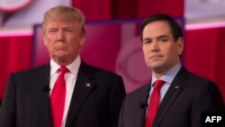 Marco Rubio y Donald Trump en un debate presidencial en Greenville, Carolina del Sur. El 13 de febrero de 2016.