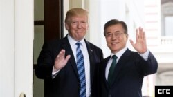 El presidente de EEUU Donald Trump, junto a su homólogo de Corea del Sur, Moon Jae-in.
