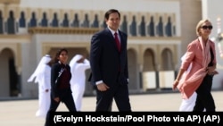 El secretario de Estado de EEUU, Marco Rubio, se prepara para partir de los Emiratos Árabes Unidos, el miércoles 19 de febrero de 2025. (Evelyn Hockstein/Pool Photo via AP)