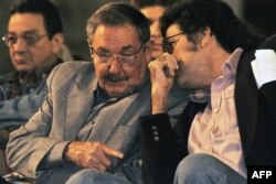 Raúl Castro y Abel Prieto.