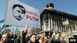 Protestas en Kiev por el apoyo de Rusia a referendum separatista en Crimea. 
