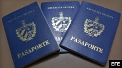 Pasaportes cubanos.