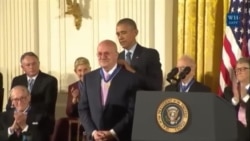 Presidente de Miami Dade College dedica medalla presidencial a los inmigrantes