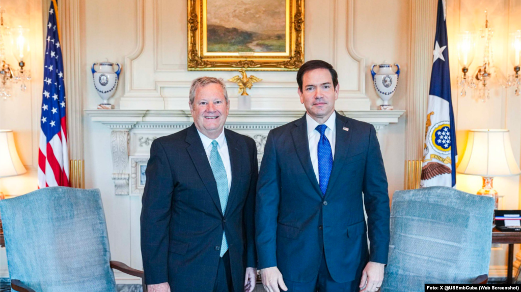 El jefe de misión Mike Hammer se reunió con el secretario de Estado, Marco Rubio
