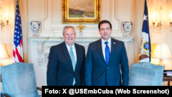 El jefe de misión Mike Hammer se reunió con el secretario de Estado, Marco Rubio