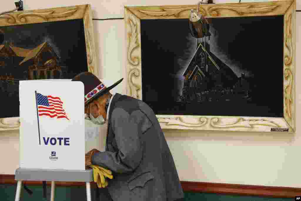 Elecciones en Estados Unidos. Un centro de votaci&#243;n en Idaho. AP Photo/Otto Kitsinger