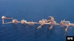 Imagen de archivo de una plataforma petrolera