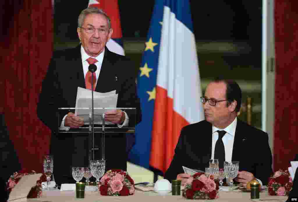 Raúl Castro, da un discurso junto al presidente de Francia, Francois Hollande.