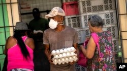 Un mercado en La Habana, en medio de la pandemia, el 25 de marzo de 2020. (Ramón Espinosa/AP)