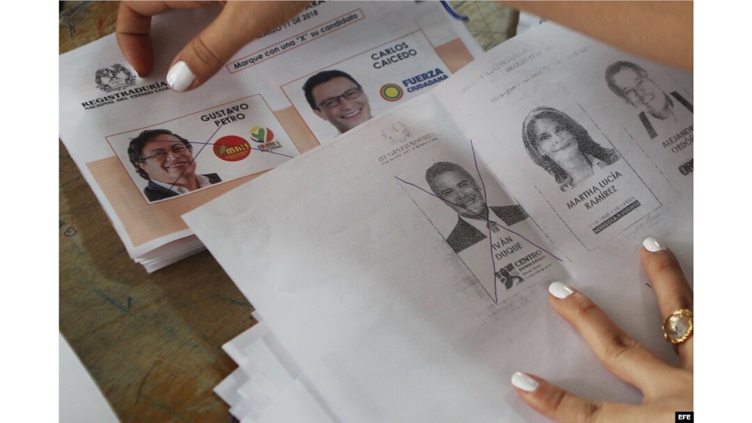 Uribista Duque y exalcalde Petro se perfilan como candidatos presidenciales