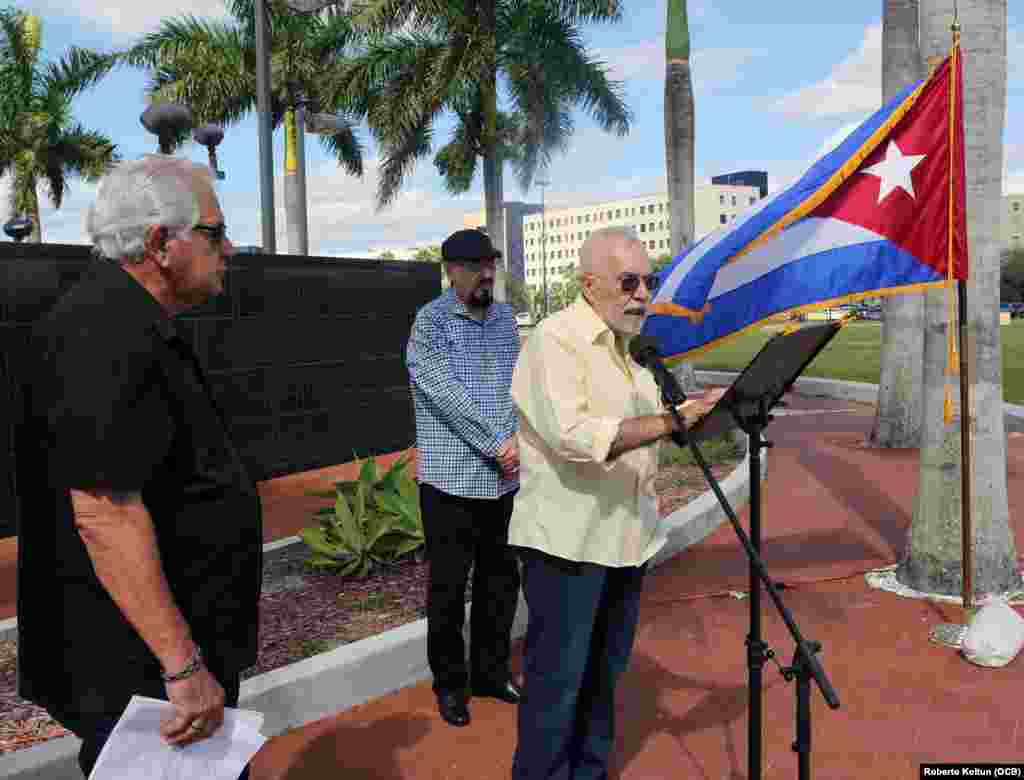 En la imagen de izq. a der. Emilio Izquierdo, Froilan Espinosa y al centro Wernel Cervantes en el evento celebrado en el Memorial Cubano de La Universidad Internacional de la Florida (FIU).