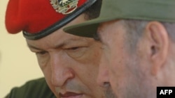 El fallecido presidente de Venezuela Hugo Chávez y el dictador Fidel Castro