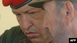 Hugo Chávez, quien instauró el régimen chavista en Venezuela, y Fidel Castro, en Ciudad Bolívar, Sandino, Pinar del Río, el 21 de agosto de 2005.