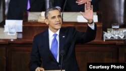 El presidente de EEUU Barack Obama, saluda a los asistentes antes de pronunciar el discurso del Estado de la Unión. 