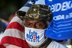 Un manifestante en la Universidad de FIU, en Miami, el 2 de noviembre de 2020
