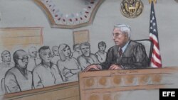 Vista del dibujo que recrea al juez George O'Toole (d) y a los miembros del jurado durante la deliberación del juicio contra Dzhokhar Tsarnaev (8 de abril, 2015). 