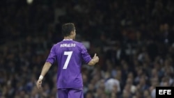 El delantero portugués del Real Madrid, Cristiano Ronaldo, anotó dos goles.