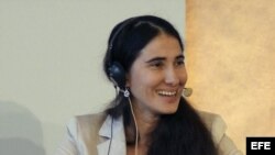 La bloguera y disidente cubana Yoani Sánchez participa en la capital checa en el Forum 2000.