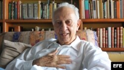 El escritor mexicano Sergio Pitol, Premio Cervantes 2005, murió este jueves 12 de abril de 2018 a los 85 años. EFE/ Luis Ayala/Archivo.