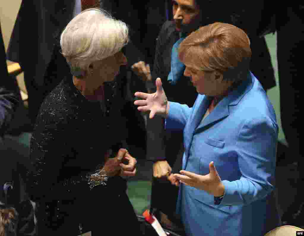 La canciller alemana, Angela Merke (d) y la directora del Fondo Monetario Internacional (FMI), Christine Lagarde, antes del inicio de la cumbre de la ONU