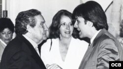Orlando González Esteva junto a Octavio Paz