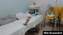 Carlos Amel Oliva recibe atención médica. (Foto vía Twitter)