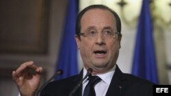 El presidente galo, François Hollande, ofrece una rueda de prensa en Atenas, Grecia.