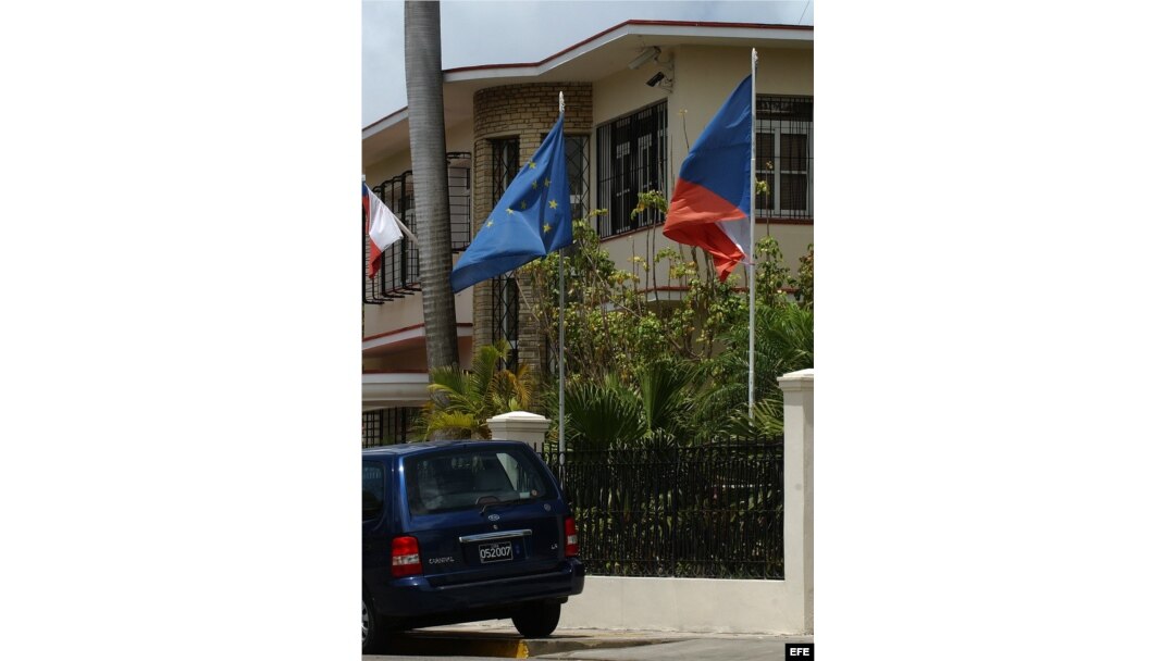 Fachada de la embajada de la República Checa en Cuba, ubicada en el barrio de Nuevo Vedado, en La Habana (Cuba).
