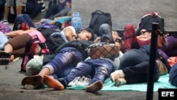 Cientos de migrantes cubanos se encuentran varados en el puesto fronterizo de Peñas Blancas.
