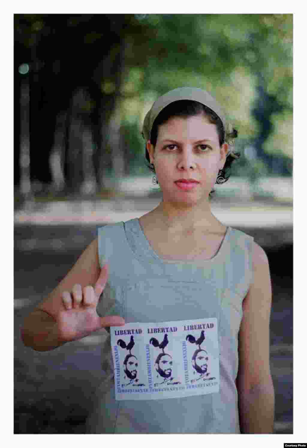La bloguera cubana Lía Villares, músico, fotógrafa y una de las principales activistas en la campaña por la liberación del grafitero Danilo Maldonado, El Sexto. Foto cortesía de Claudio Fuentes.